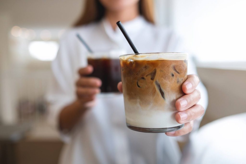 Hot Coffee vs Iced Coffee: Key Differences, Brewing Methods, and Taste Profiles